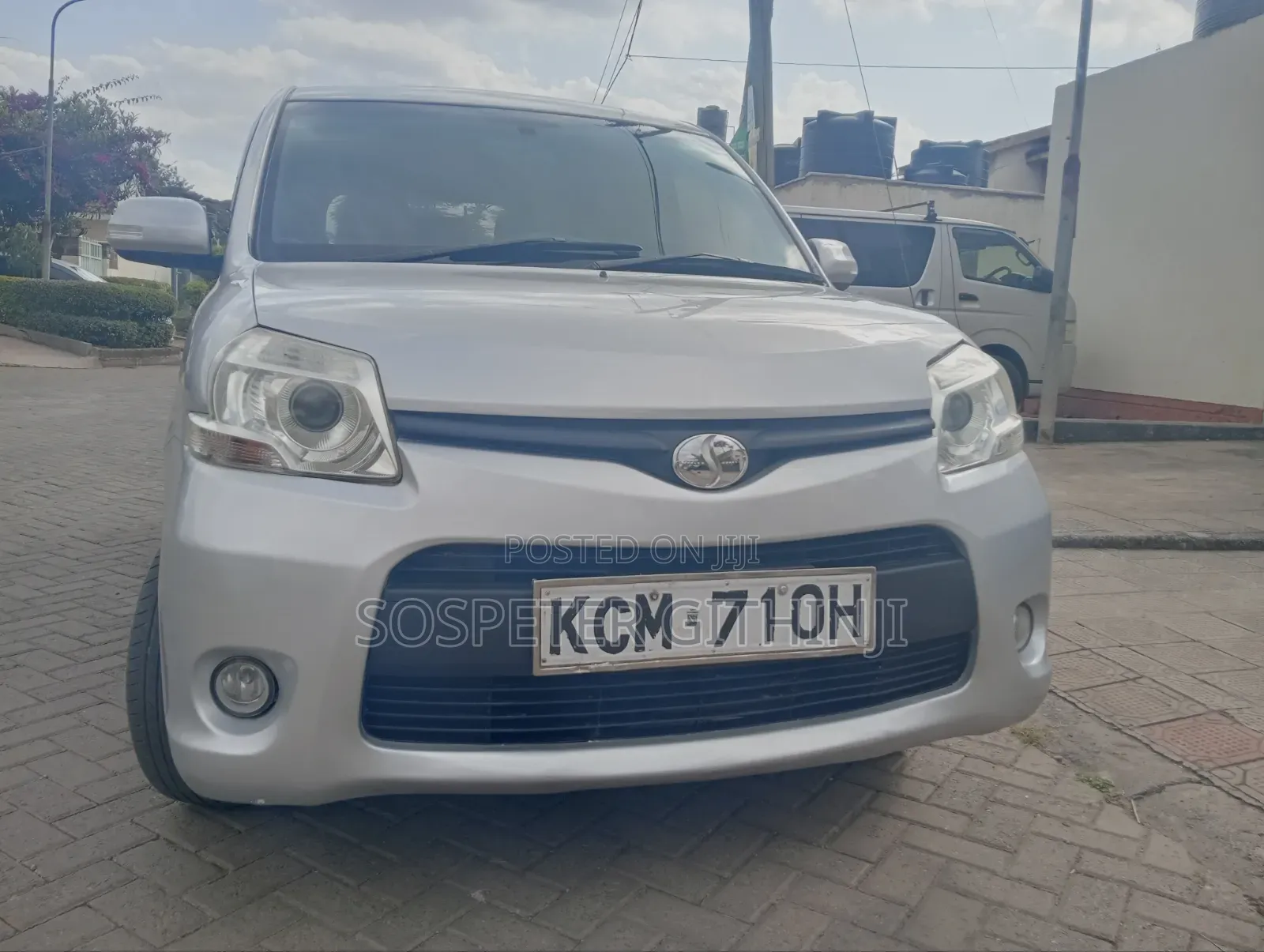 Toyota Sienta 2011 Silver