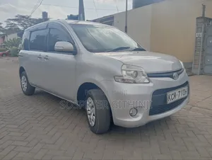 Toyota Sienta 2011 Silver