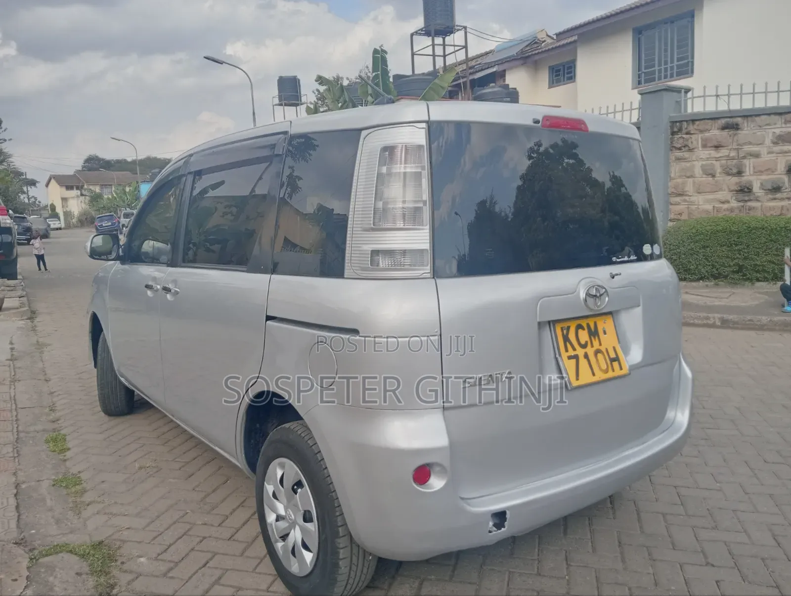Toyota Sienta 2011 Silver