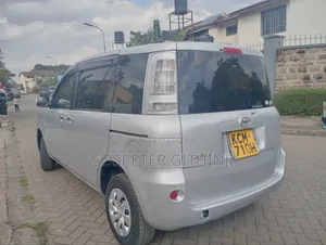 Toyota Sienta 2011 Silver