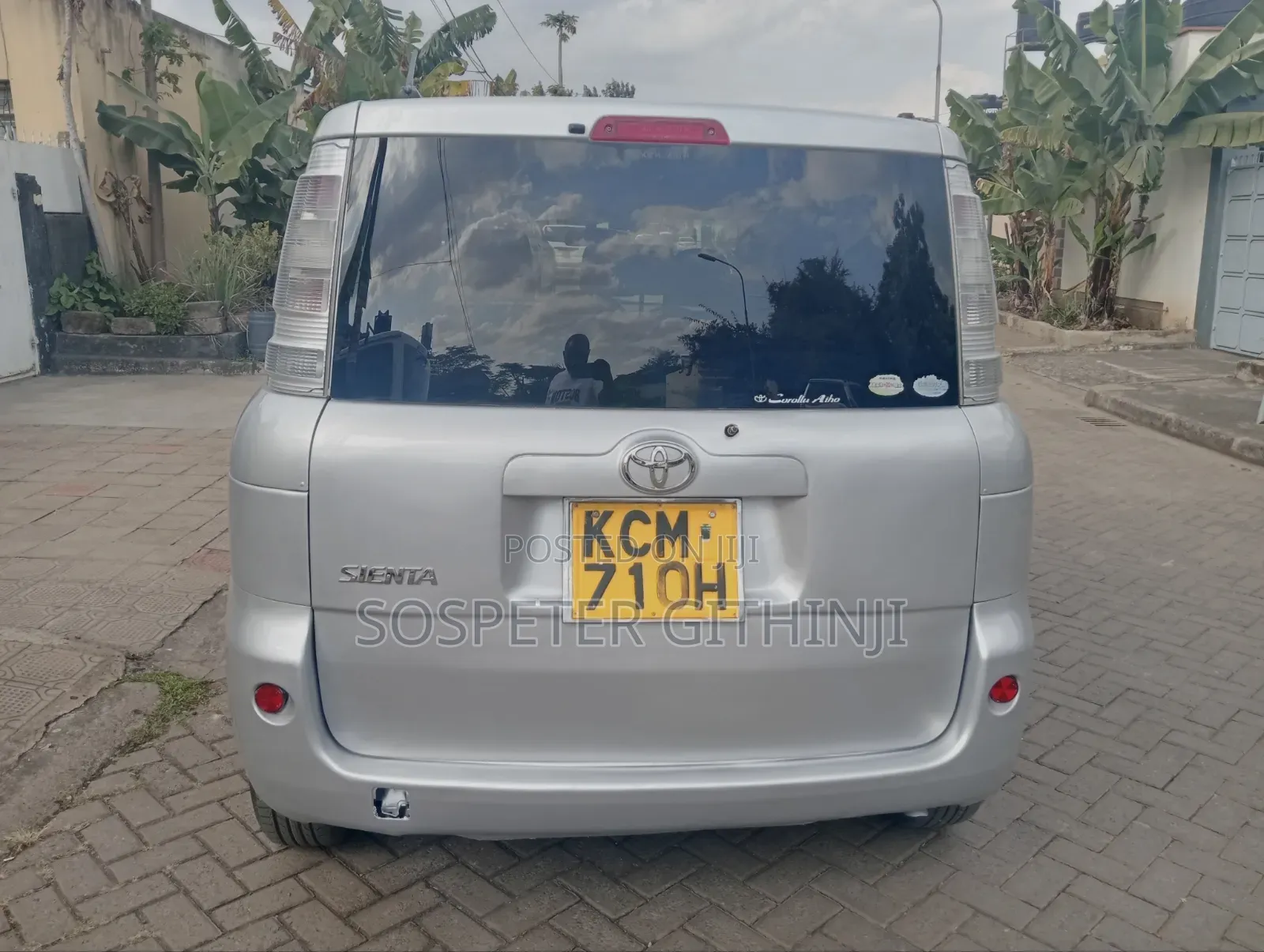 Toyota Sienta 2011 Silver