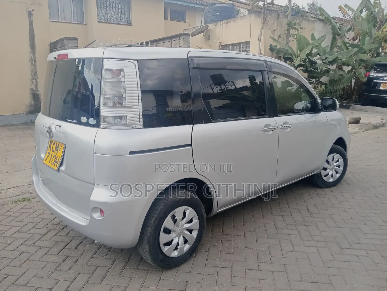 Toyota Sienta 2011 Silver