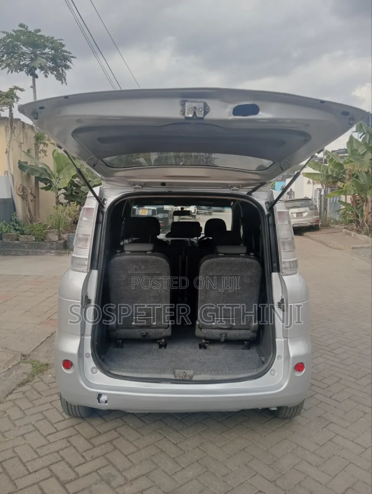 Toyota Sienta 2011 Silver