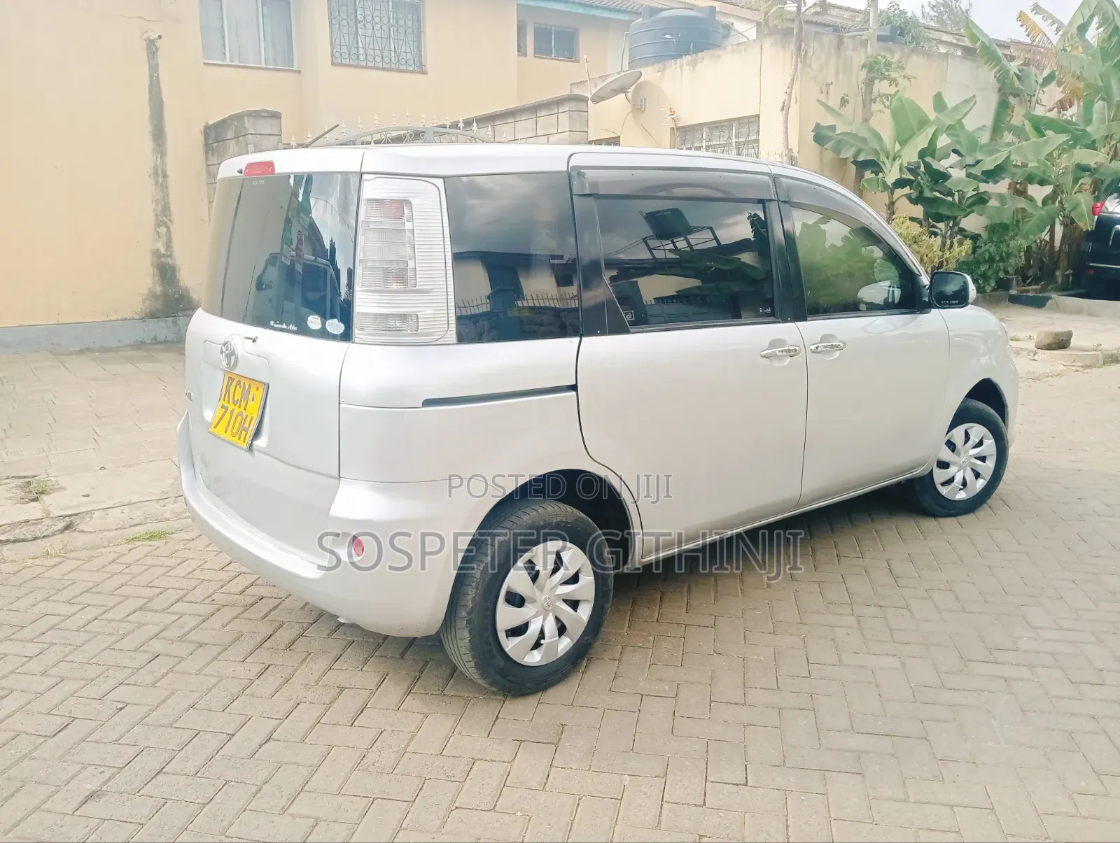 Toyota Sienta 2011 Silver