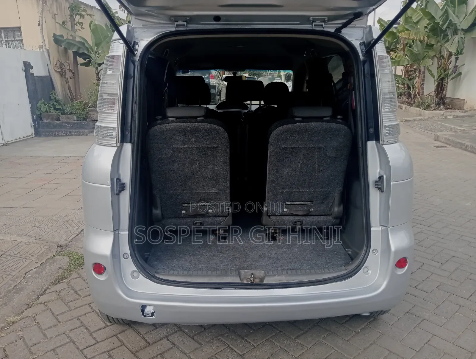 Toyota Sienta 2011 Silver