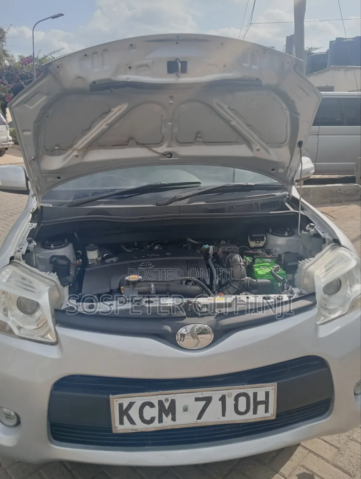 Toyota Sienta 2011 Silver