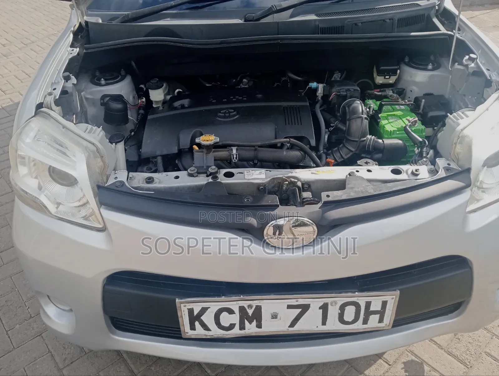Toyota Sienta 2011 Silver