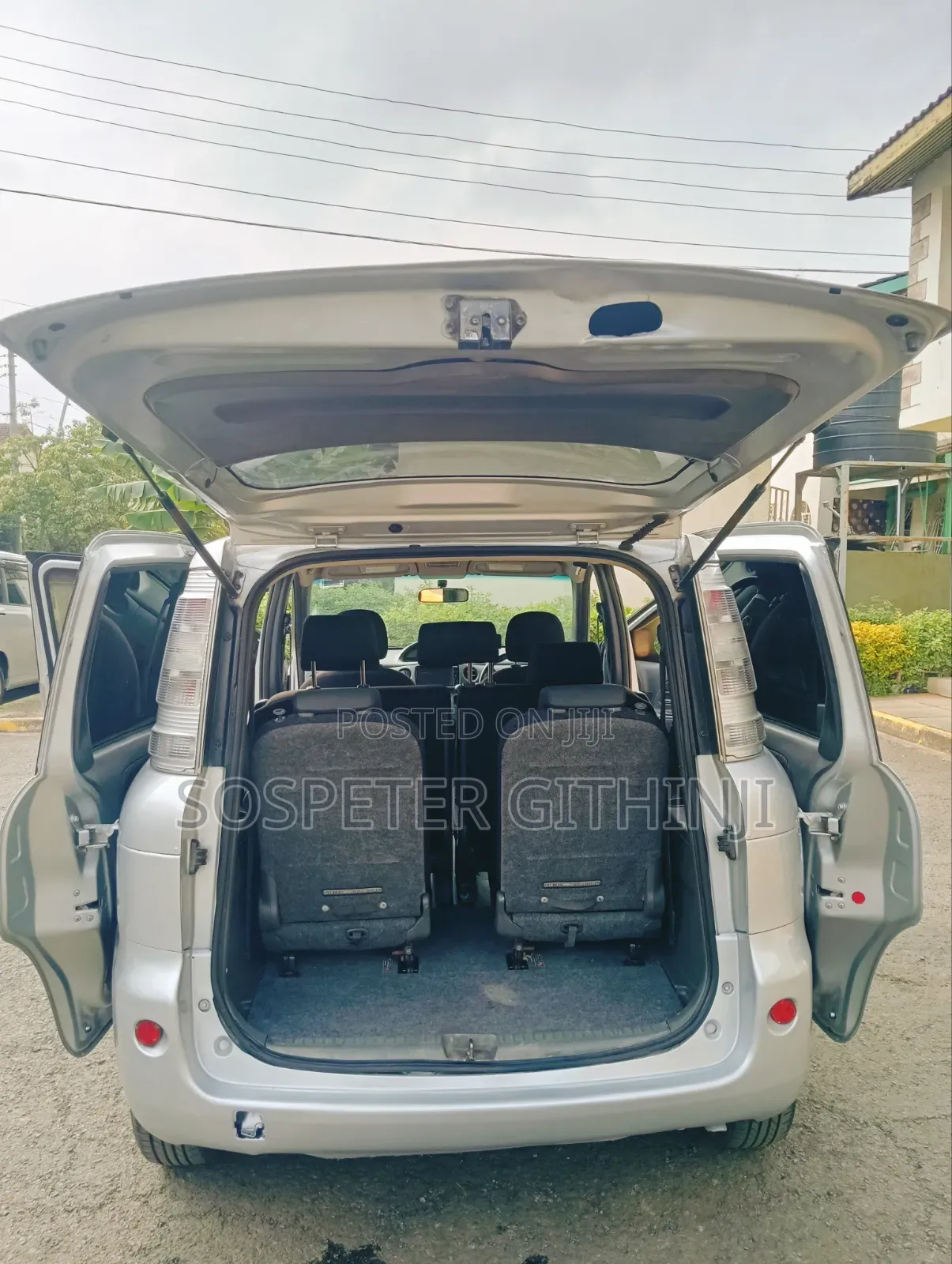 Toyota Sienta 2011 Silver