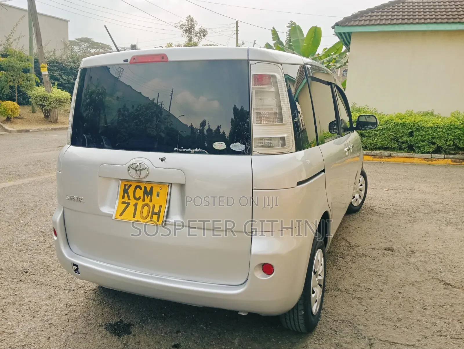 Toyota Sienta 2011 Silver
