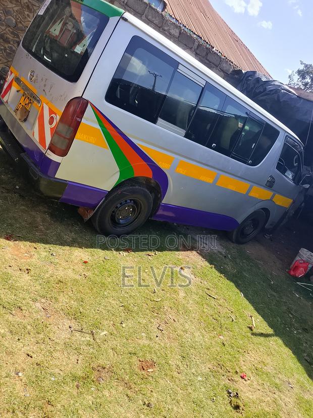 Toyota HiAce 2011 Silver - thumbnail 3
