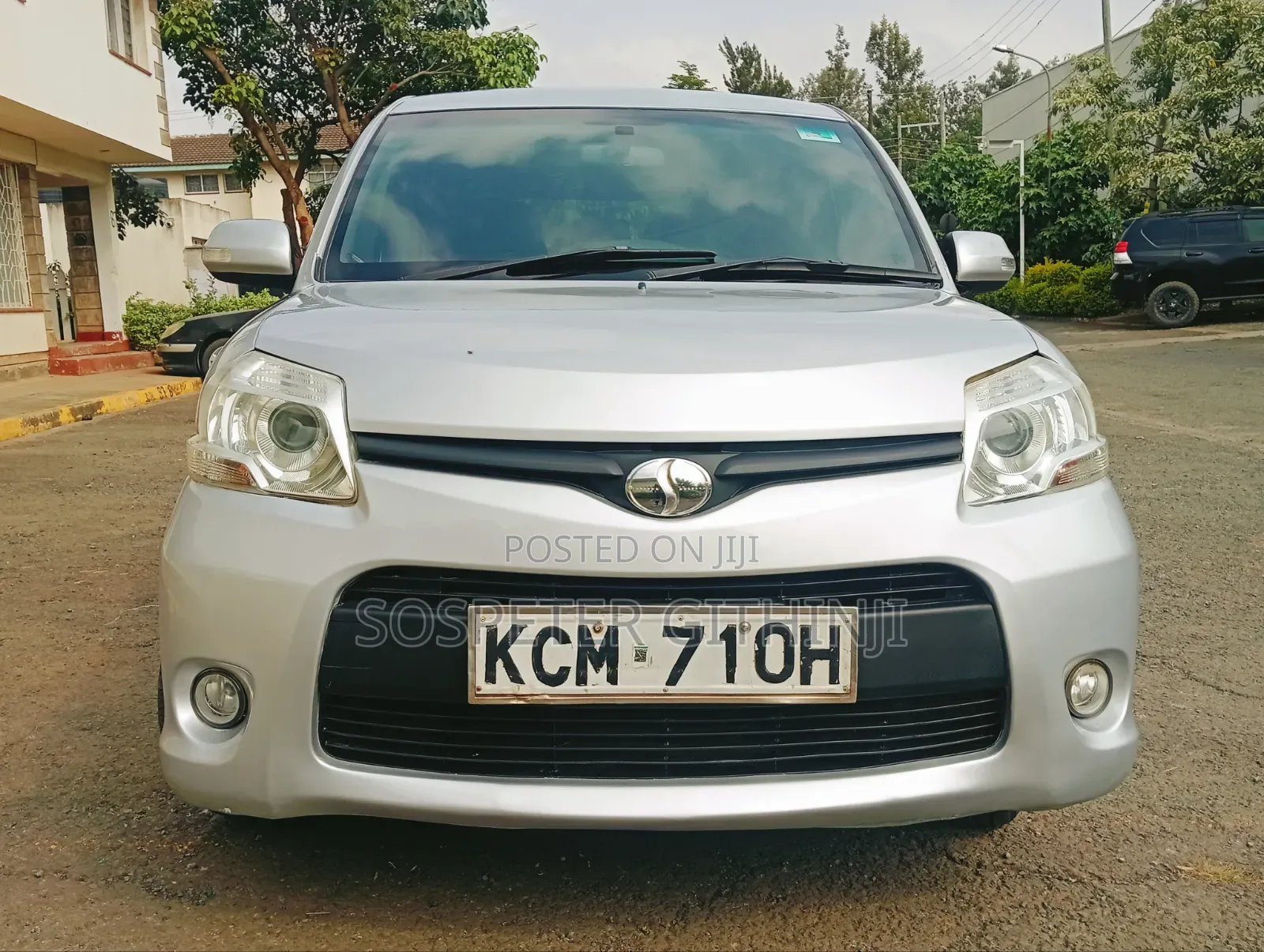 Toyota Sienta 2011 Silver