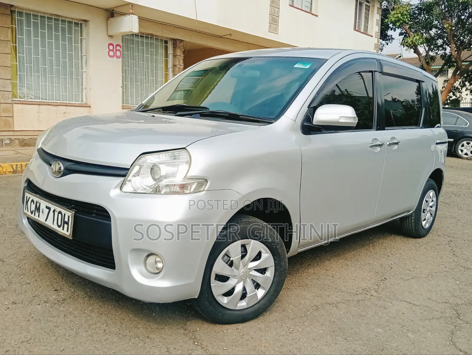 Toyota Sienta 2011 Silver