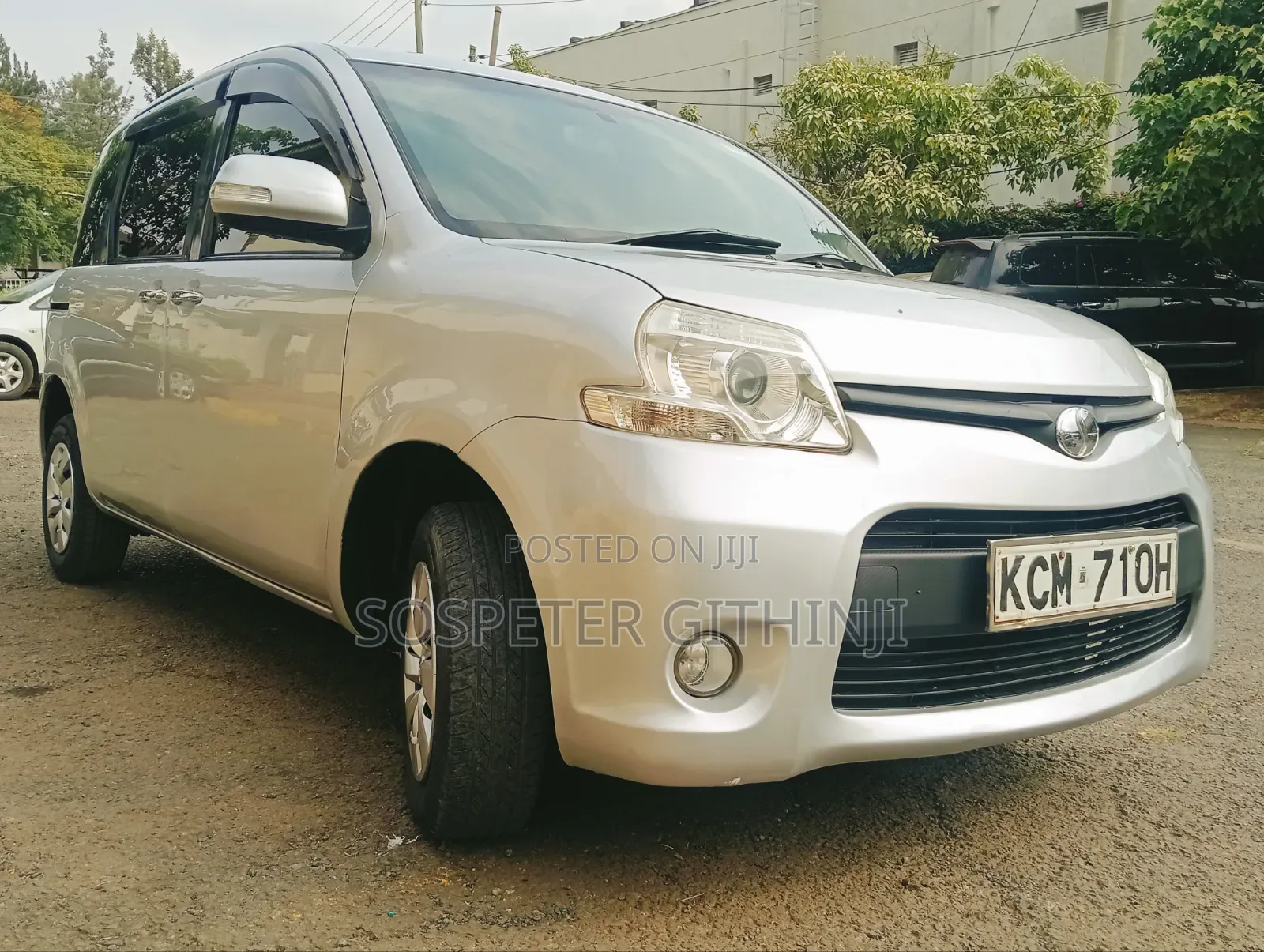Toyota Sienta 2011 Silver