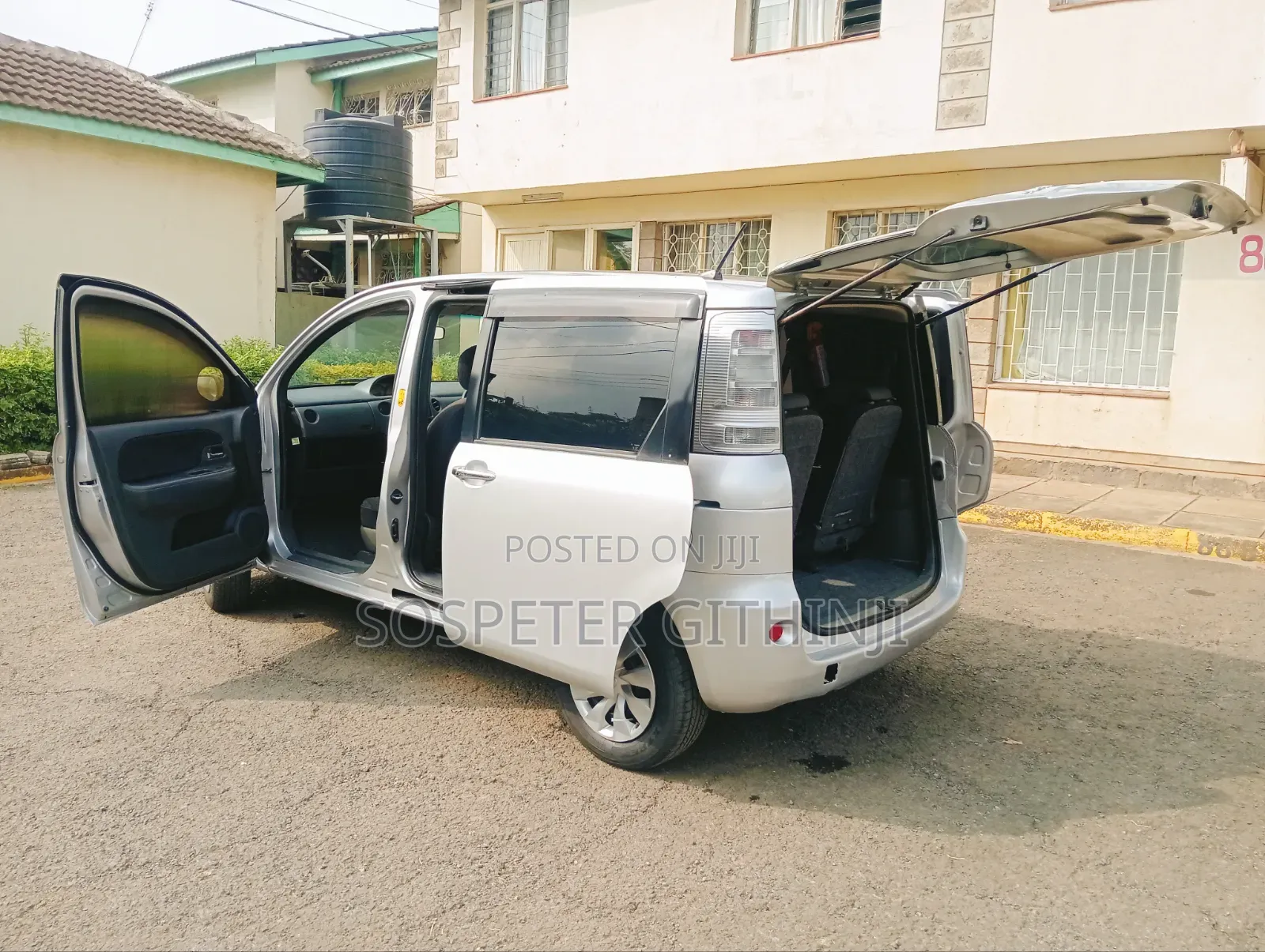 Toyota Sienta 2011 Silver
