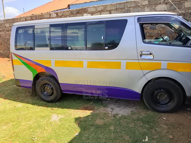 Toyota HiAce 2011 Silver - thumbnail 4
