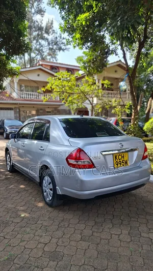 Nissan Tiida 2009 Silver