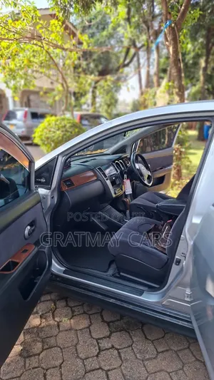 Nissan Tiida 2009 Silver