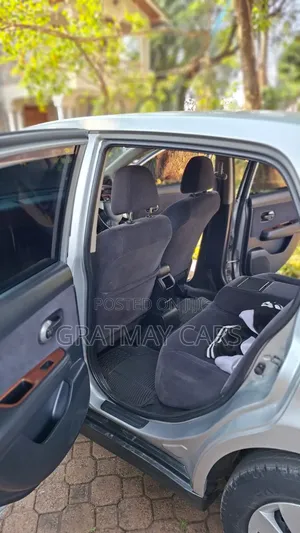 Nissan Tiida 2009 Silver