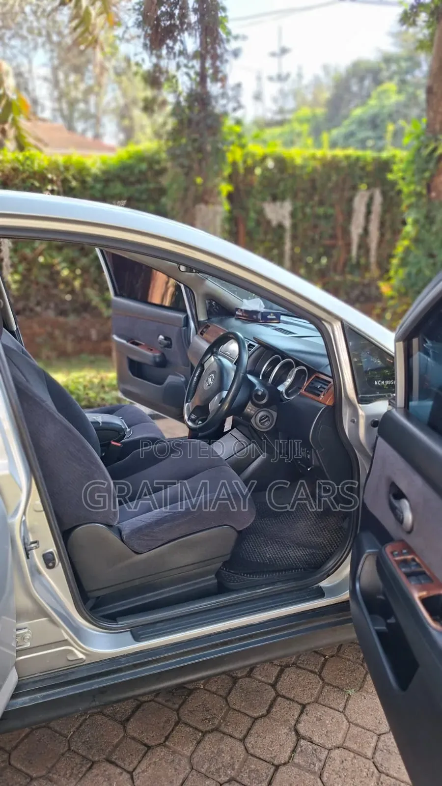 Nissan Tiida 2009 Silver