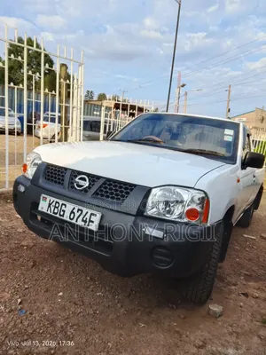 Nissan Hardbody 2400i 2005 White