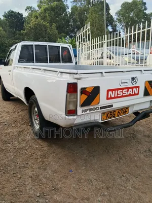 Nissan Hardbody 2400i 2005 White