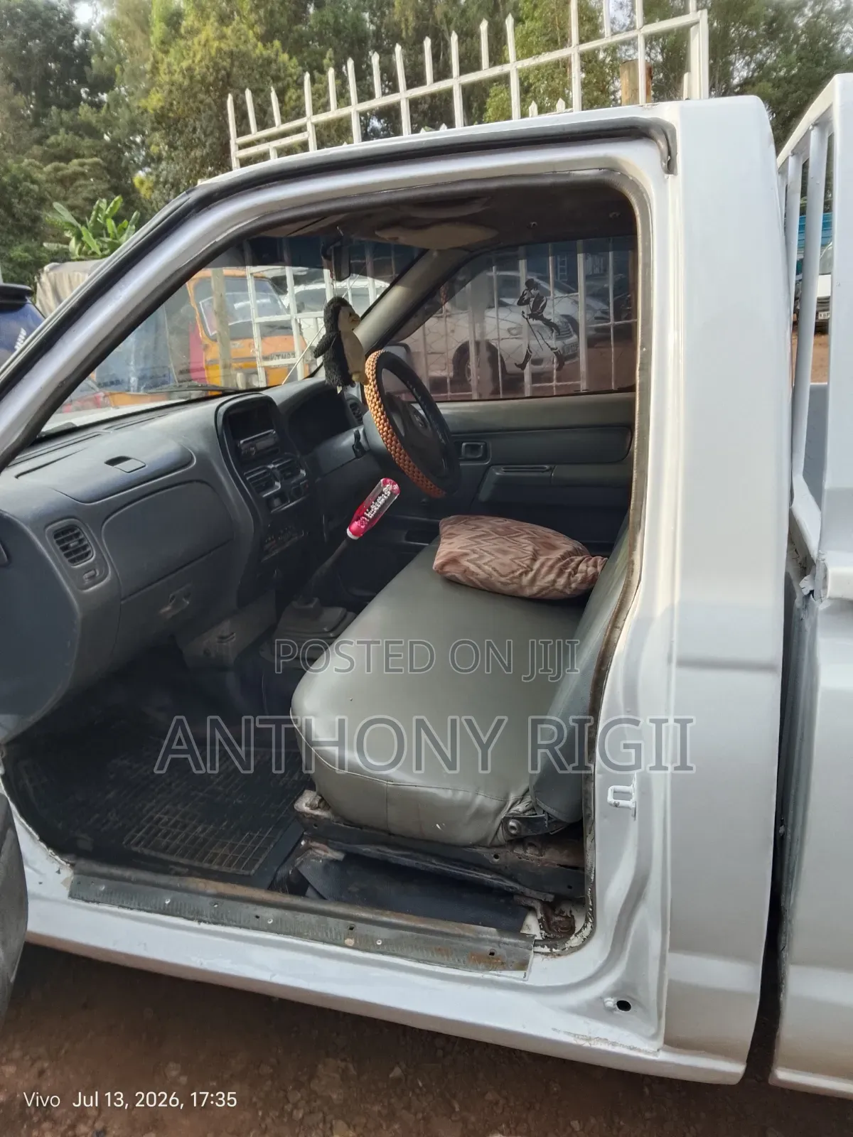 Nissan Hardbody 2400i 2005 White