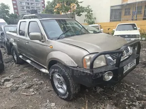 Nissan NP300 1997 Gold