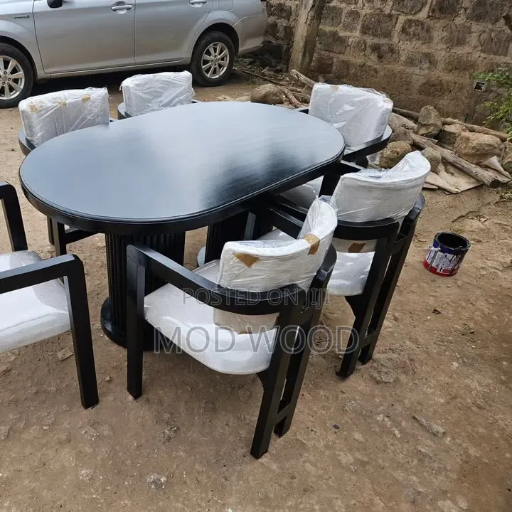 Contemporary Black Oval Six-Seater Dining Set