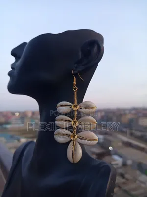 Corrie Shell Earing