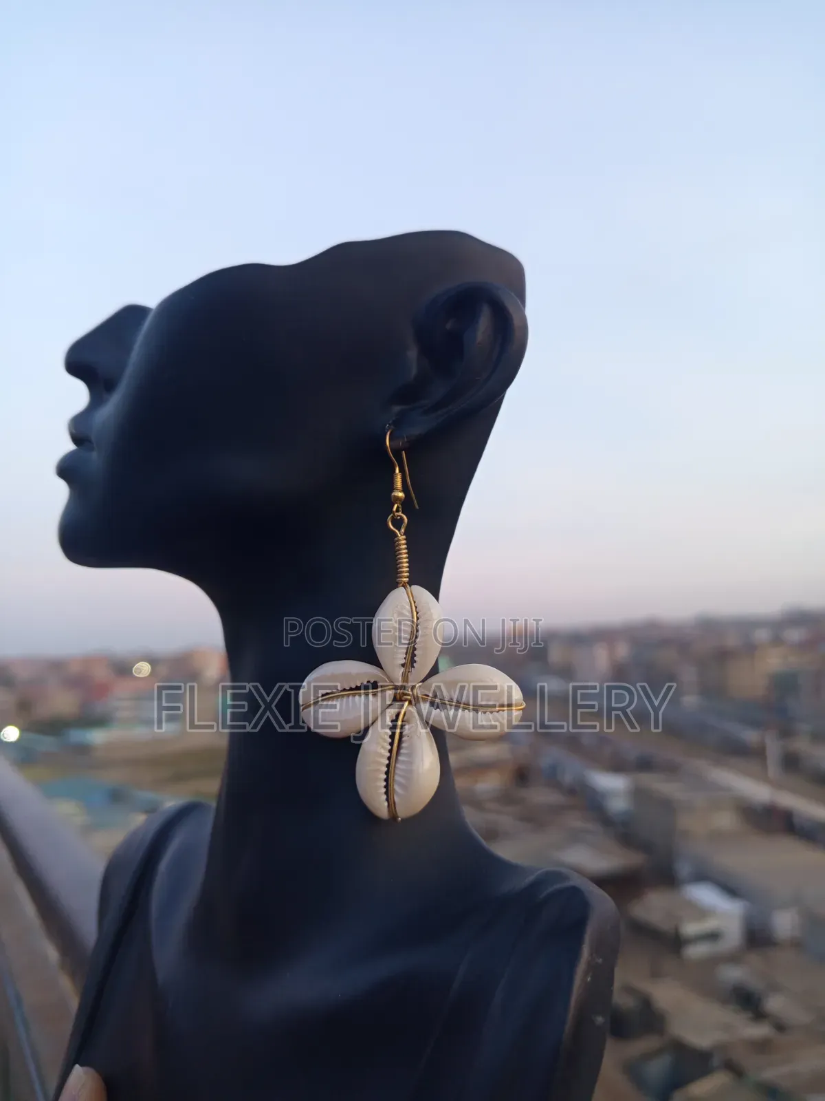 Corrie Shell Earing