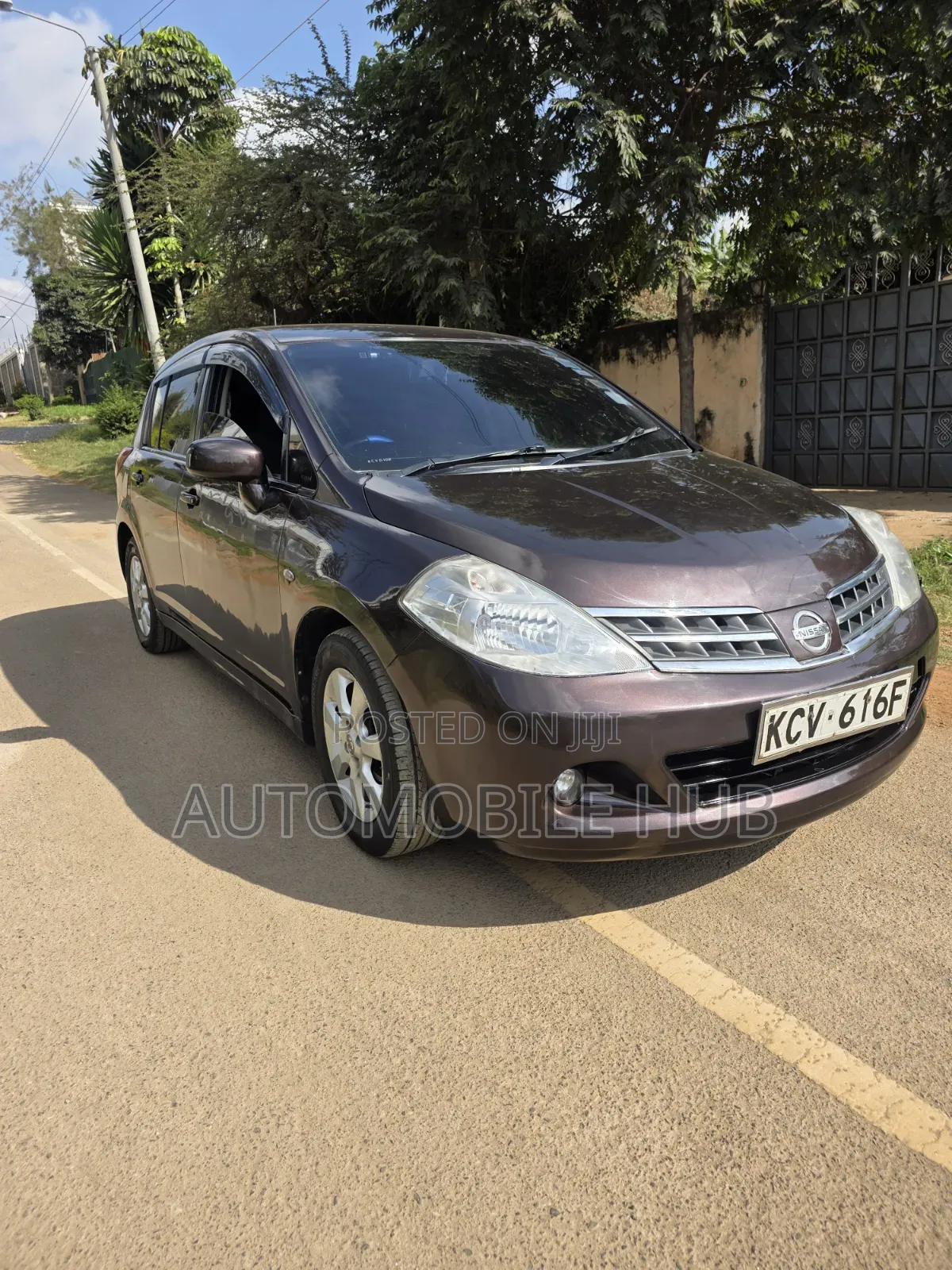 Nissan Tiida 2012 Maroon