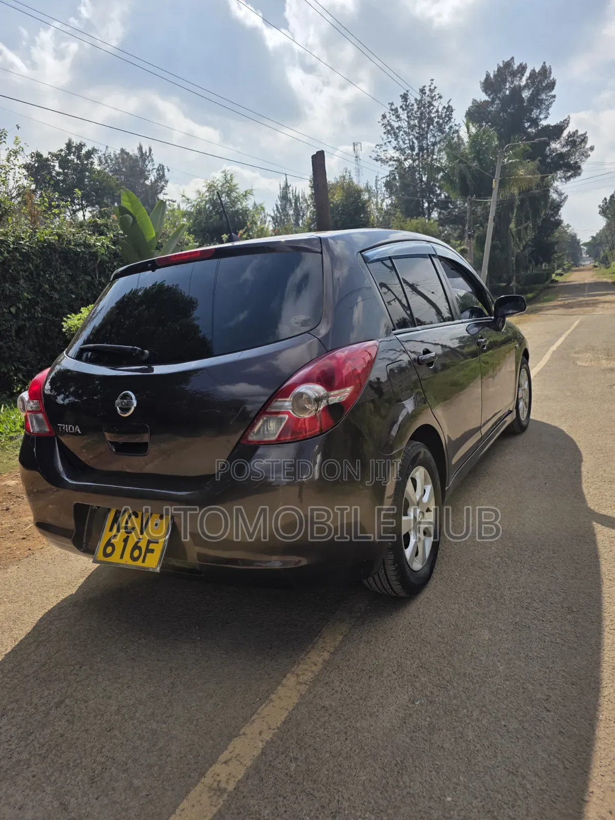 Nissan Tiida 2012 Maroon