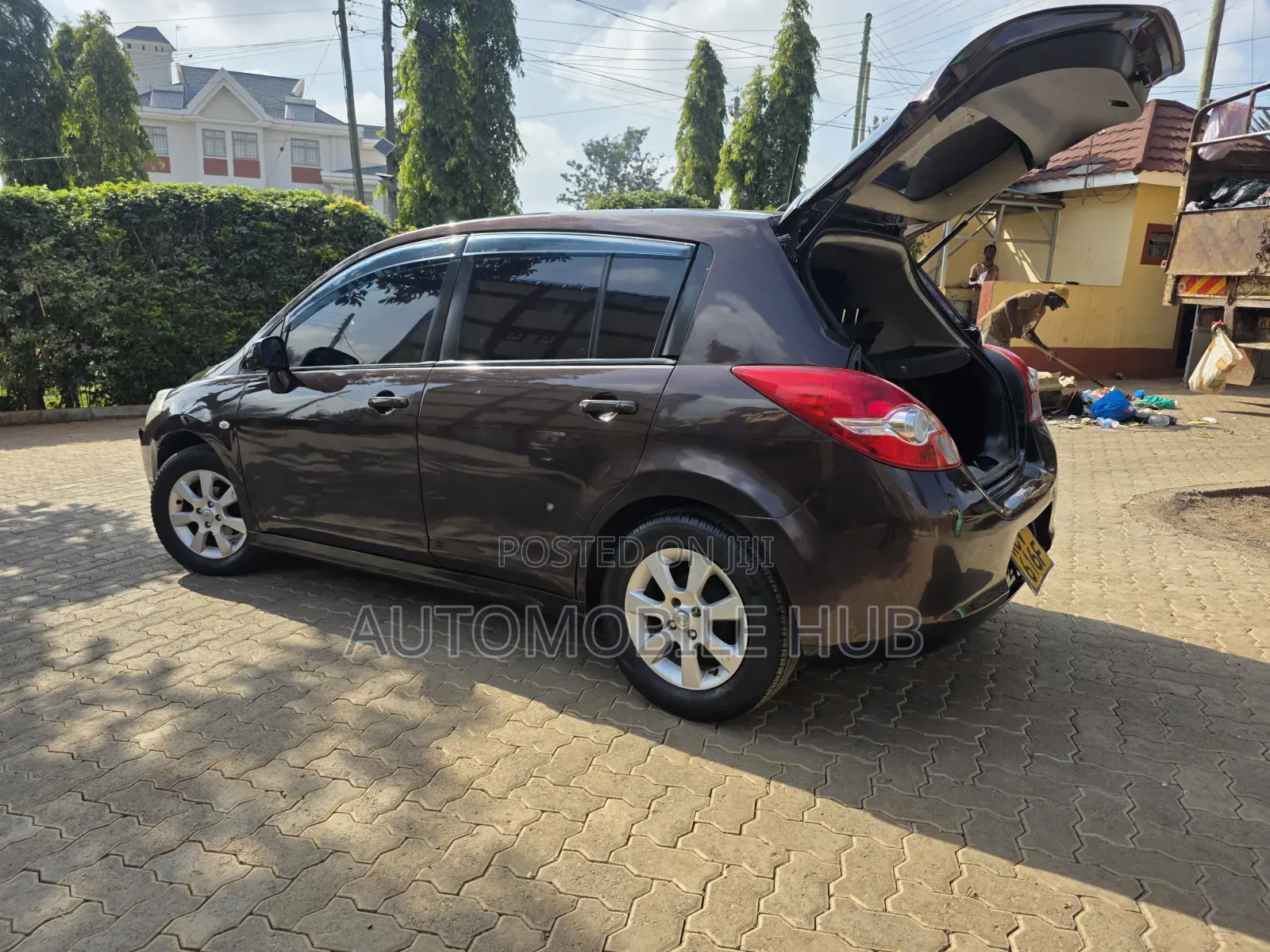 Nissan Tiida 2012 Maroon