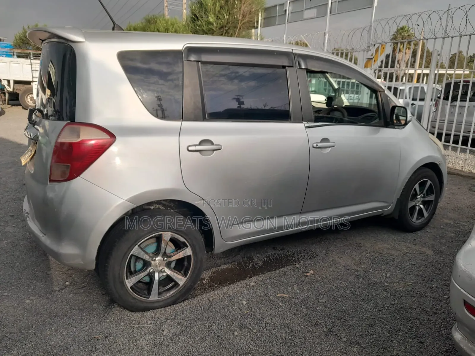 Toyota Ractis 2007 Silver