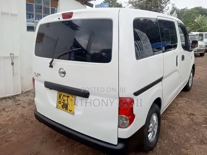 Nissan NV200 2011 White