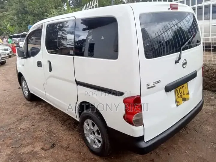 Nissan NV200 2011 White