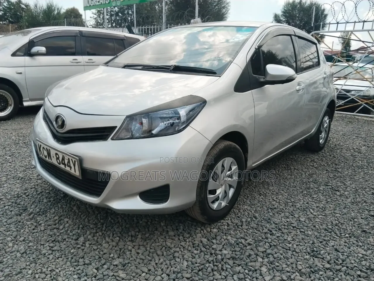 Toyota Vitz 2012 Silver