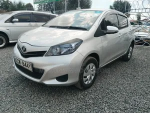 Toyota Vitz 2012 Silver