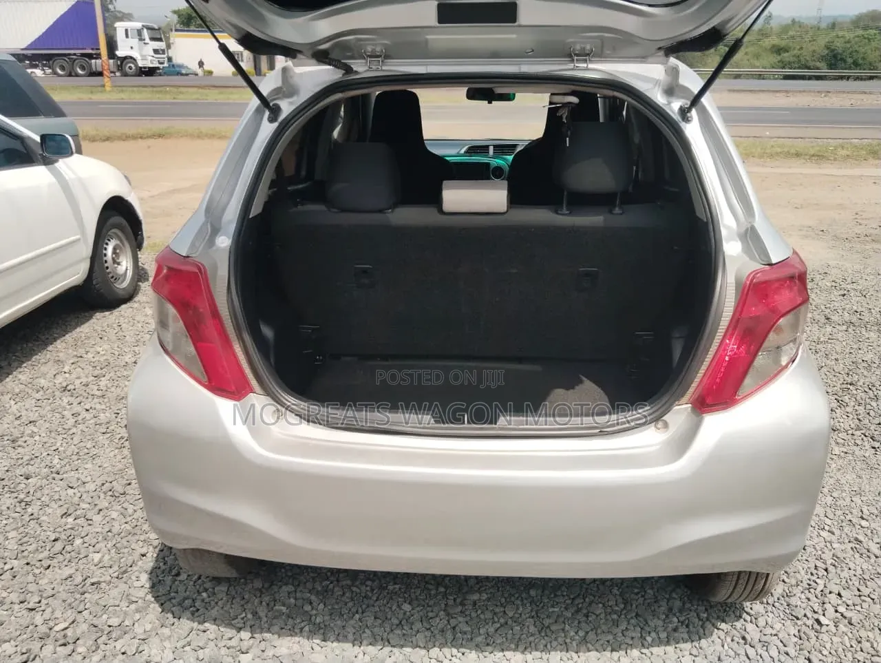 Toyota Vitz 2012 Silver