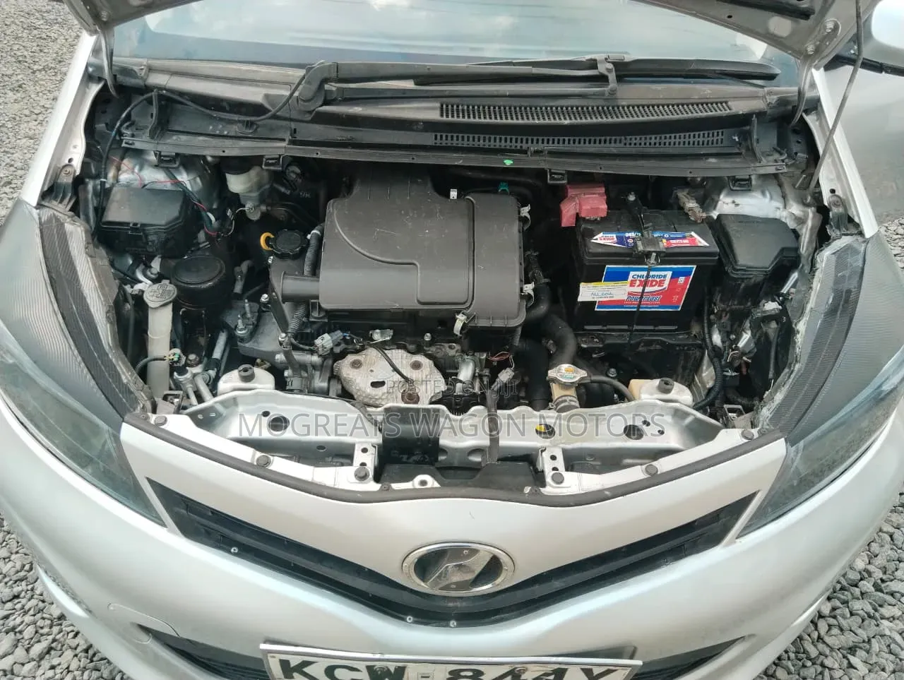 Toyota Vitz 2012 Silver