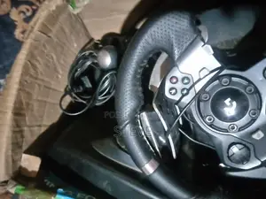 Logitech G920 Driving Force Racing Wheel Pedals -Excellent Condition