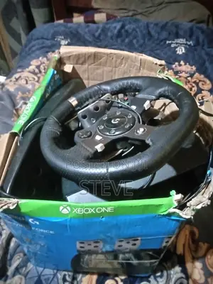 Logitech G920 Driving Force Racing Wheel Pedals -Excellent Condition