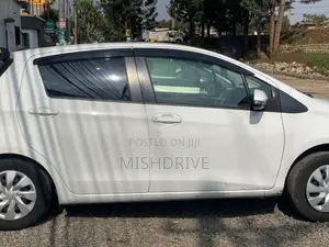Toyota Vitz 1.0 FWD 5dr 2019 Silver