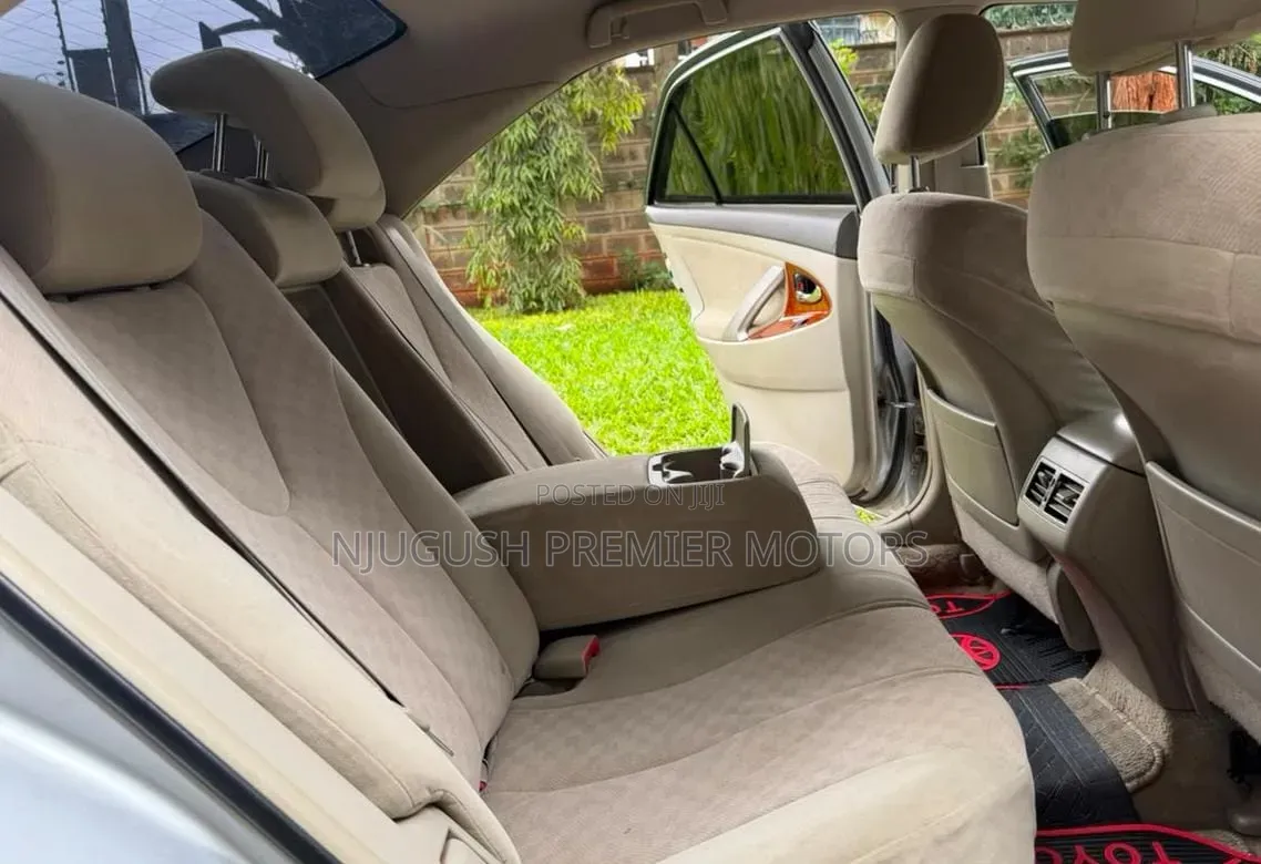 Toyota Camry 2011 Silver