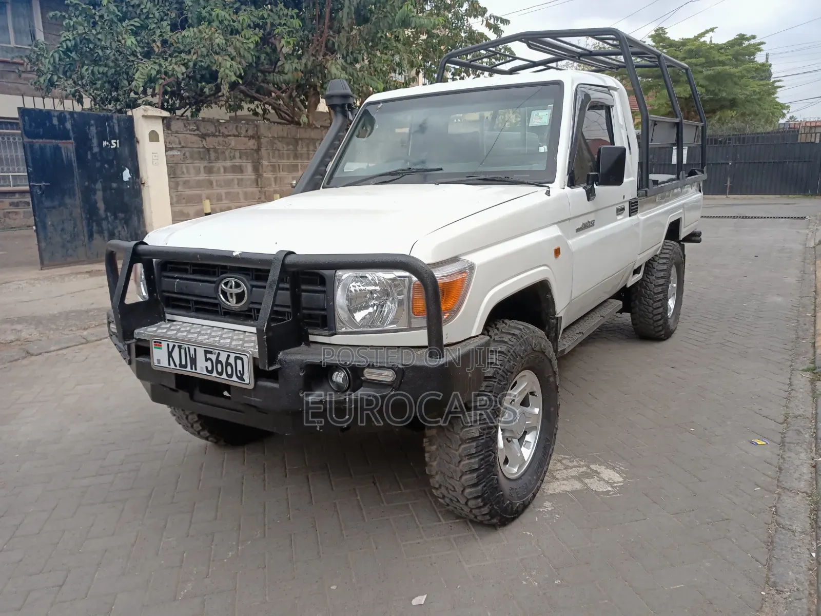 Toyota Land Cruiser 2016 White