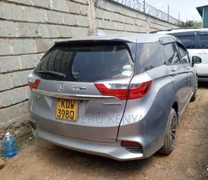 Honda Shuttle 1.5 Hybrid 2WD 2018 Silver