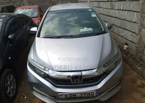 Honda Shuttle 1.5 Hybrid 2WD 2018 Silver