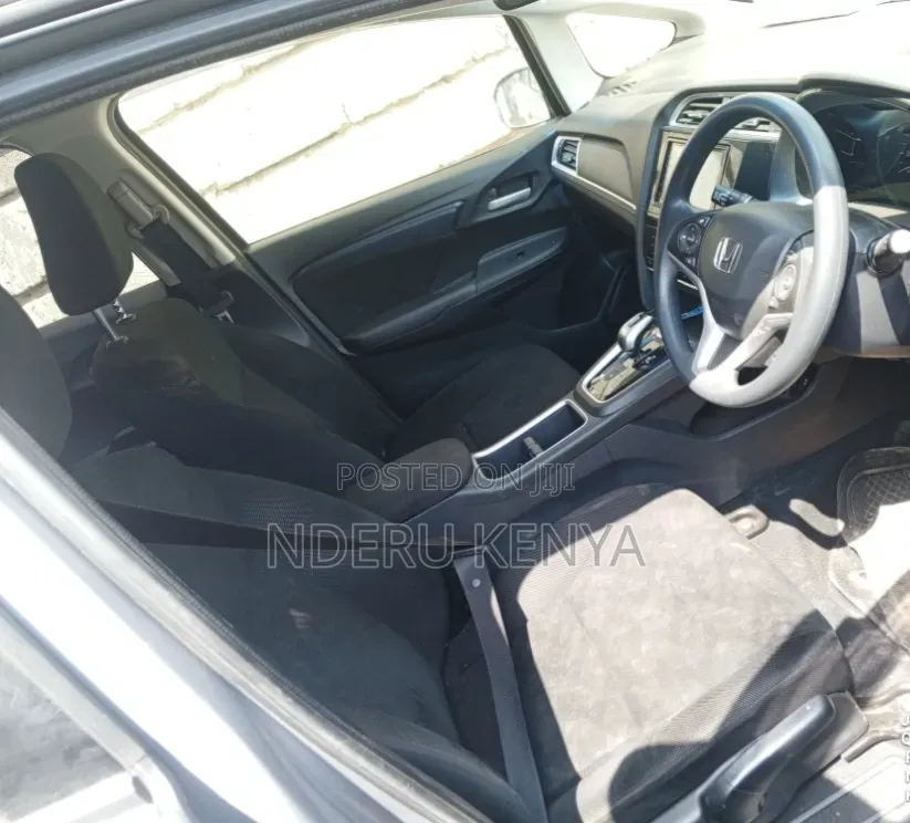 Honda Shuttle 1.5 Hybrid 2WD 2018 Silver