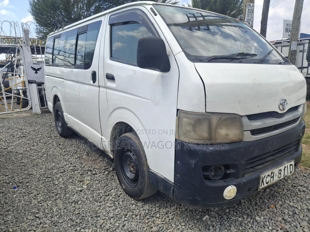 Toyota HiAce 2009 White