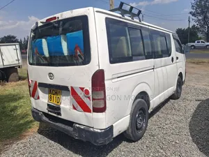 Toyota HiAce 2009 White